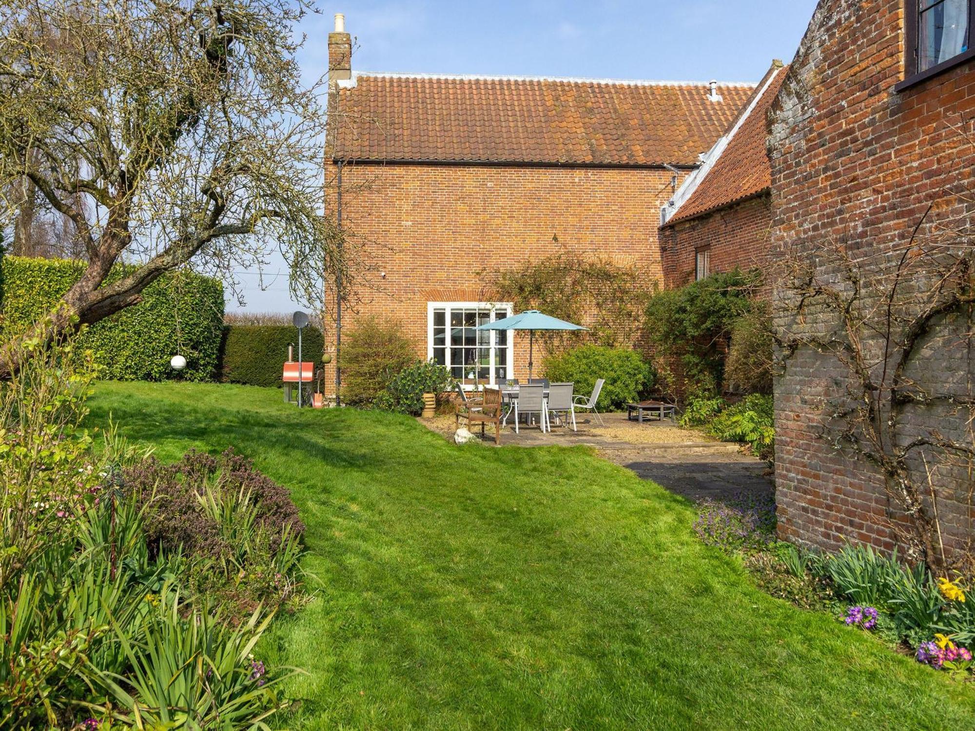 Hemblington Hall Arts And Leisure Ltd South Walsham Extérieur photo